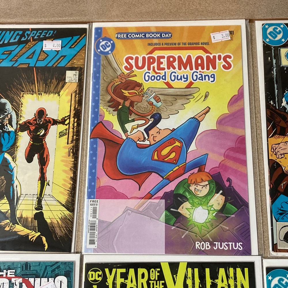 DC comic book bundle - Picture 3 of 7